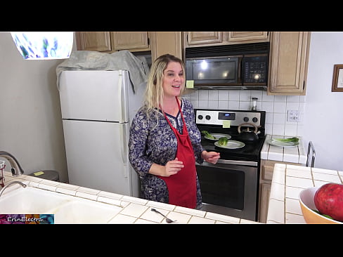 ❤️ A madrasta a ordenhá-lo na cozinha antes do seu encontro ☑ Porno em nós pt.dickies-shop.ru