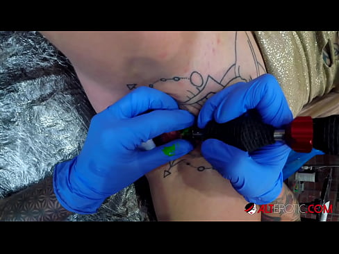 ❤️ Extremamente tatuada, a brasa Sully Savage fez uma tatuagem no seu clítoris ☑ Porno em nós pt.dickies-shop.ru